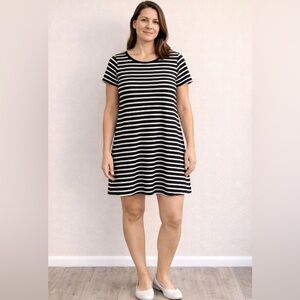 Dress mini with Black and White striped and Short Sleeve